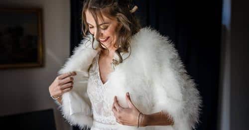 10 manteaux de mariée (et vestes) pour une cérémonie… bien au chaud !